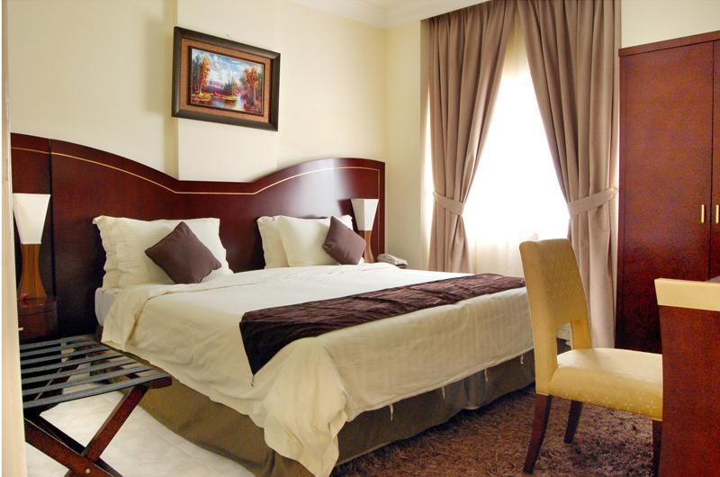 Royal Crown Suites Σάρτζα Δωμάτιο φωτογραφία