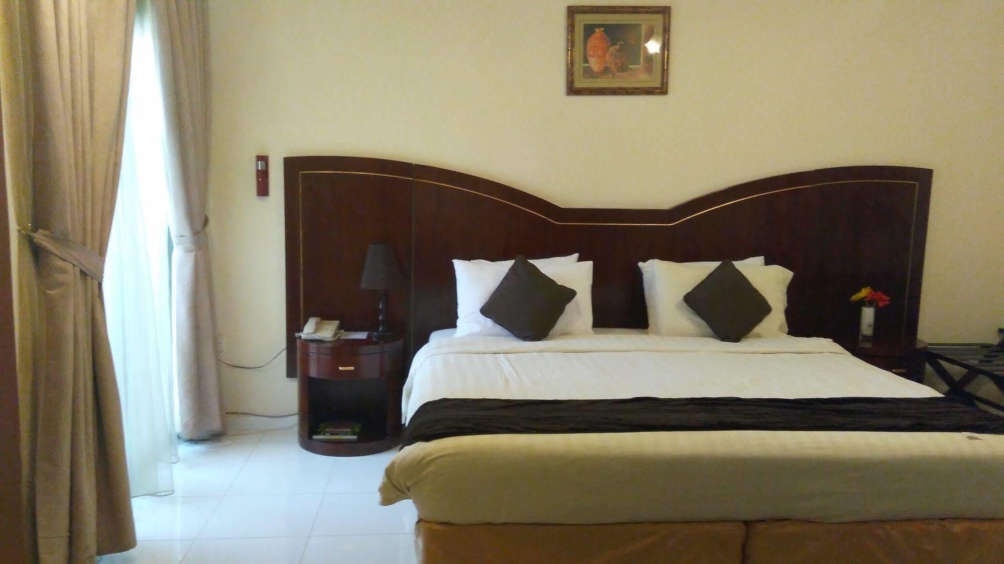 Royal Crown Suites Σάρτζα Εξωτερικό φωτογραφία