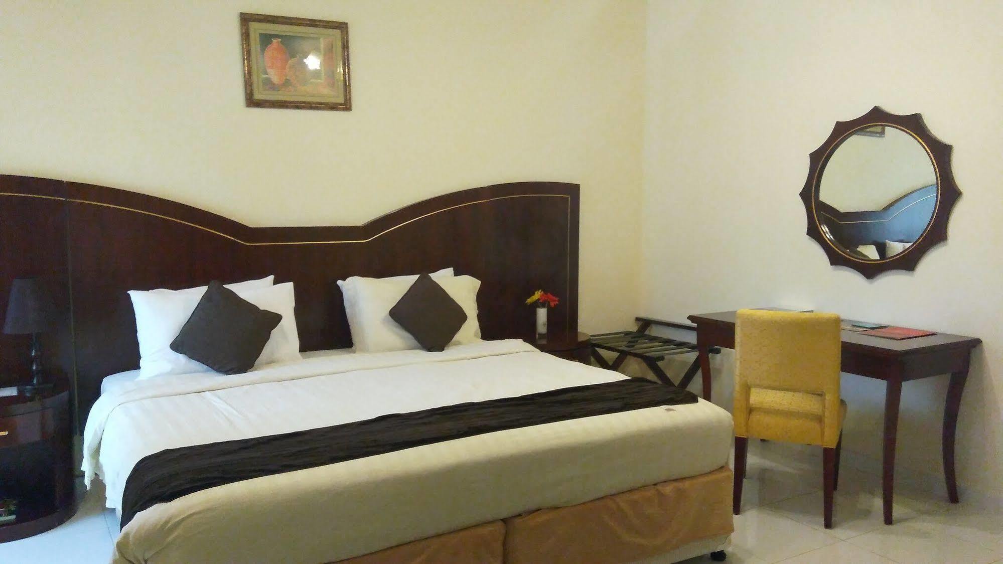 Royal Crown Suites Σάρτζα Εξωτερικό φωτογραφία